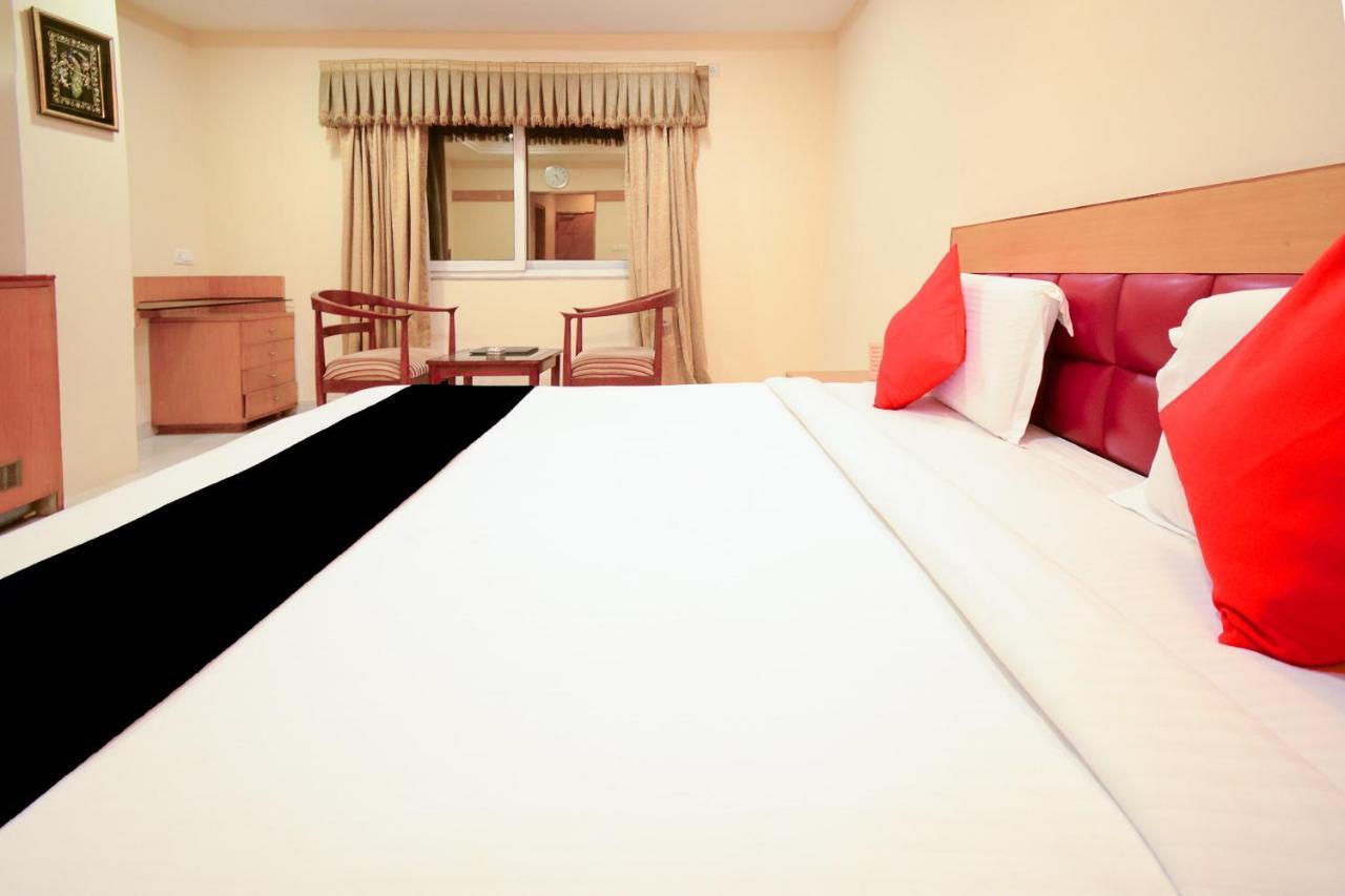 Collection O 2521 Hotel The Vinayak Gwalior Exterior foto