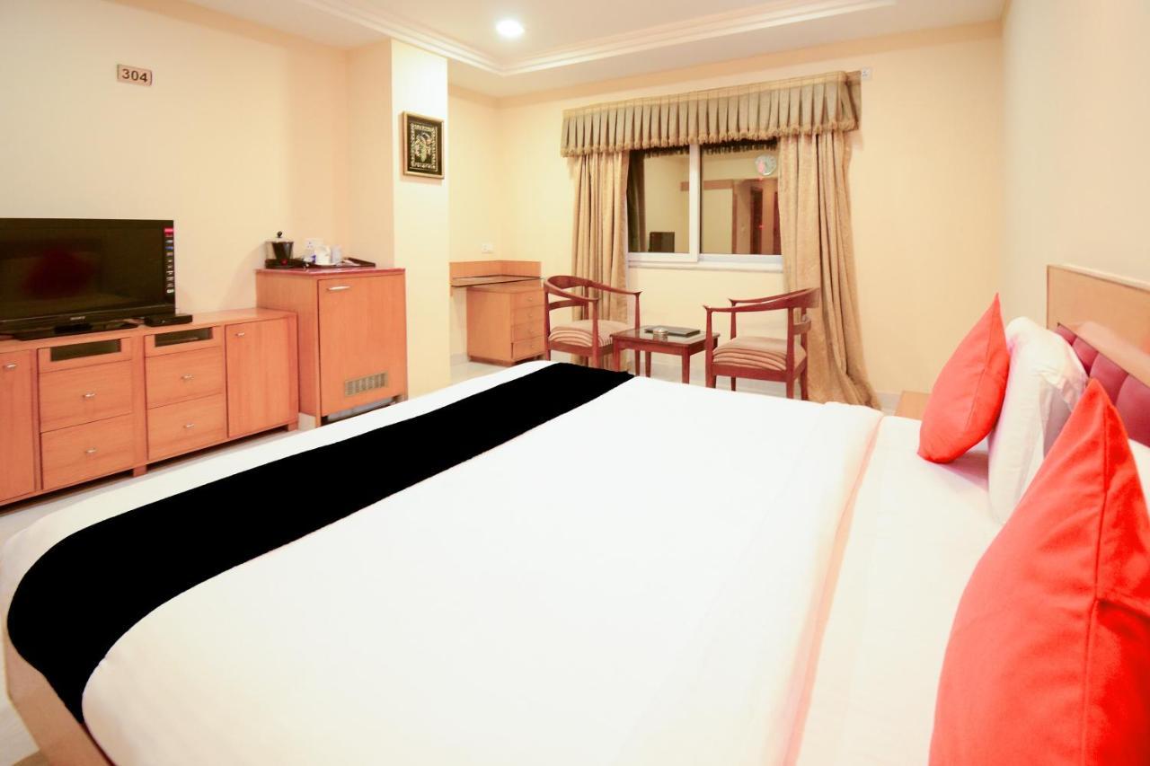 Collection O 2521 Hotel The Vinayak Gwalior Exterior foto