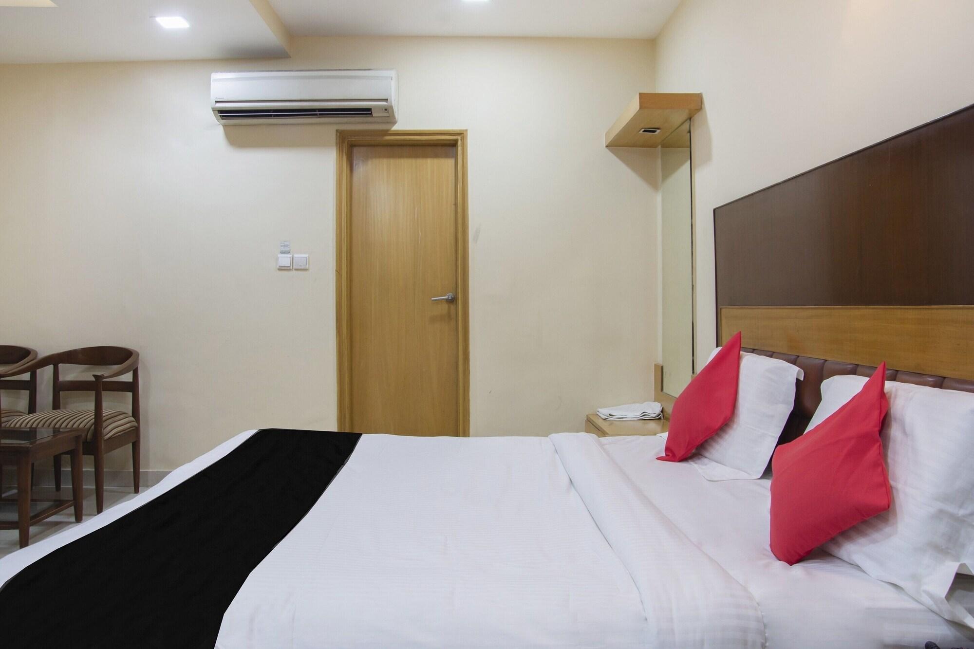 Collection O 2521 Hotel The Vinayak Gwalior Exterior foto