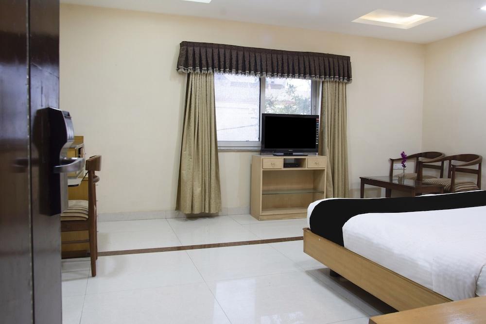 Collection O 2521 Hotel The Vinayak Gwalior Exterior foto
