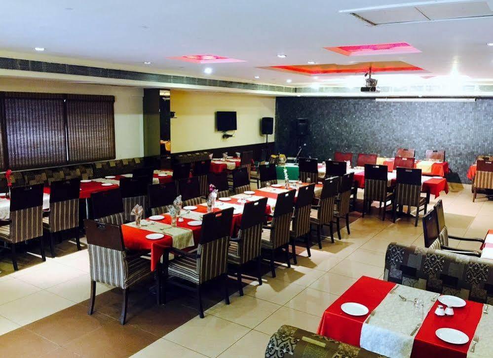 Collection O 2521 Hotel The Vinayak Gwalior Exterior foto