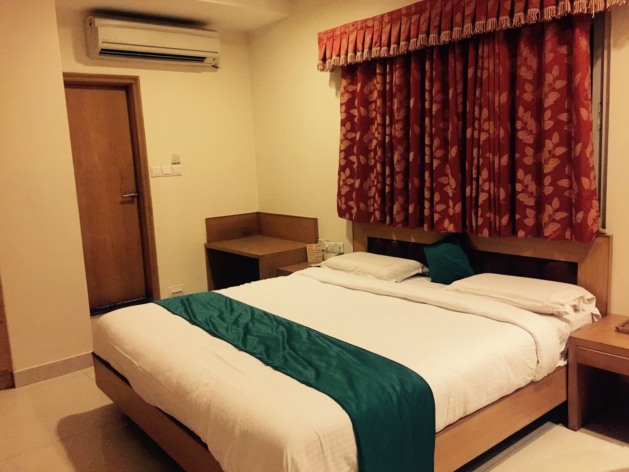 Collection O 2521 Hotel The Vinayak Gwalior Exterior foto